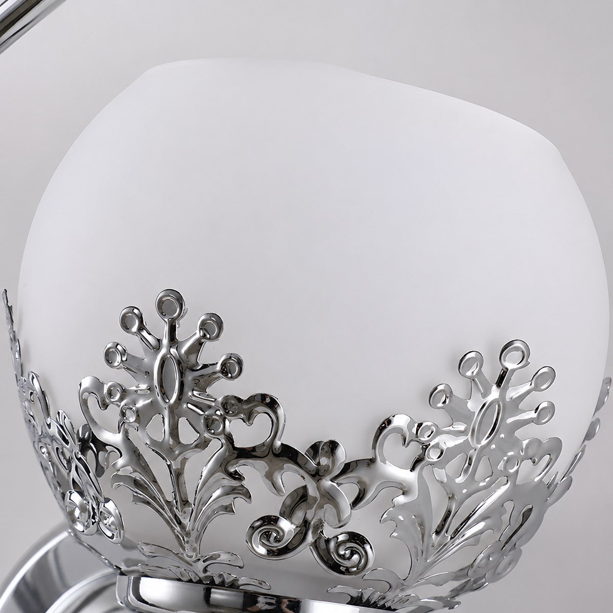 Moderne florale Wandleuchte mit zwei Lichtquellen, Wandmontage, aus Glas und Metall, LED-Leuchte für die Wohnraumbeleuchtung | ribuella