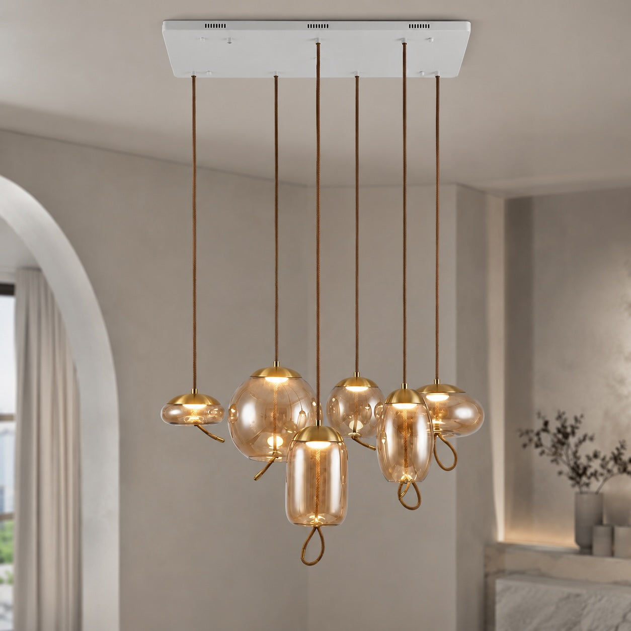 Suspension moderne en verre soufflé, luminaire suspendu avec LED réglable et accent en cuivre rose | ribuella