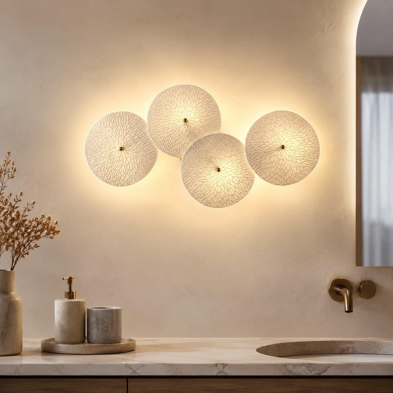 Moderne Wandleuchte aus Keramik und Metall | ribuella