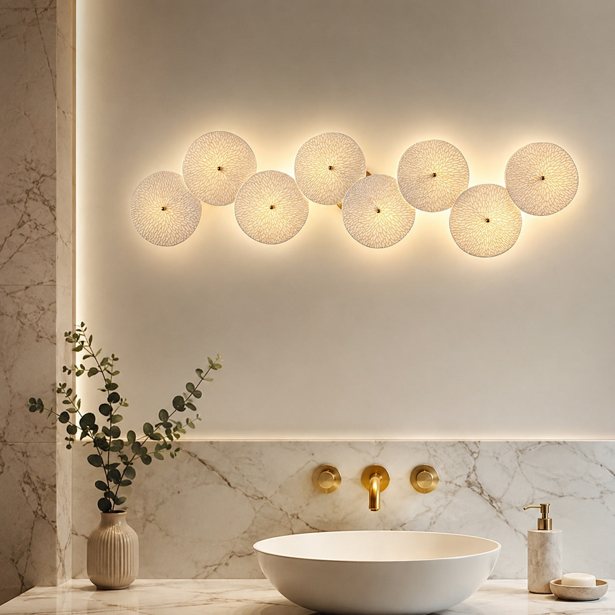 Moderne Wandleuchte aus Keramik und Metall | ribuella