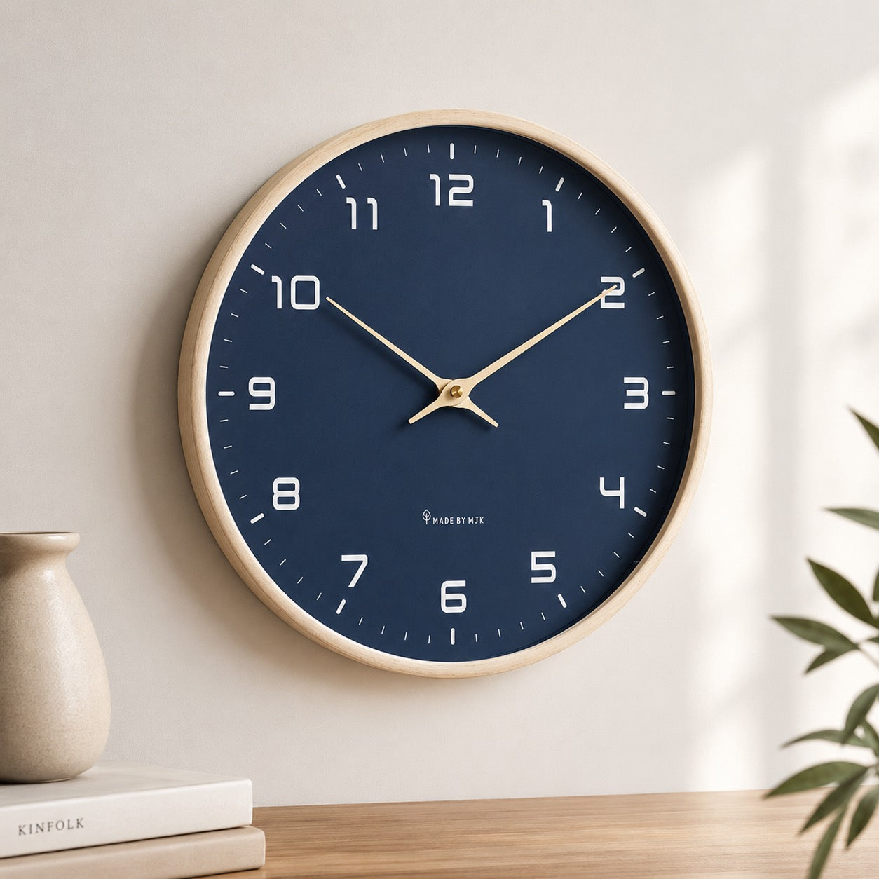 Moderne Wanduhr zur Wandmontage, leises Quarzwerk, einfache Installation | ribuella