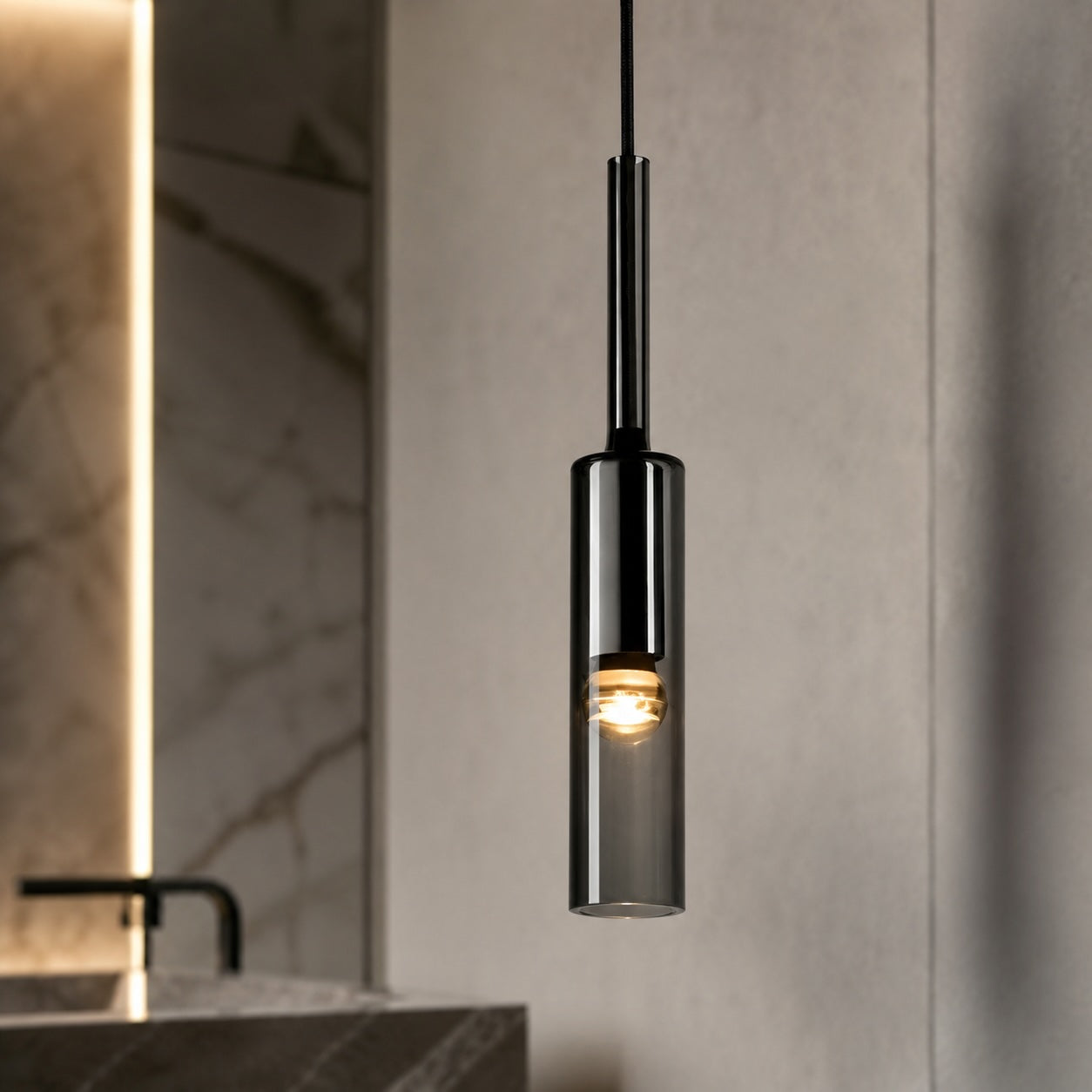 Suspension moderne avec abat-jour en verre, corps en fer, compatible avec ampoule E27 et hauteur réglable | ribuella