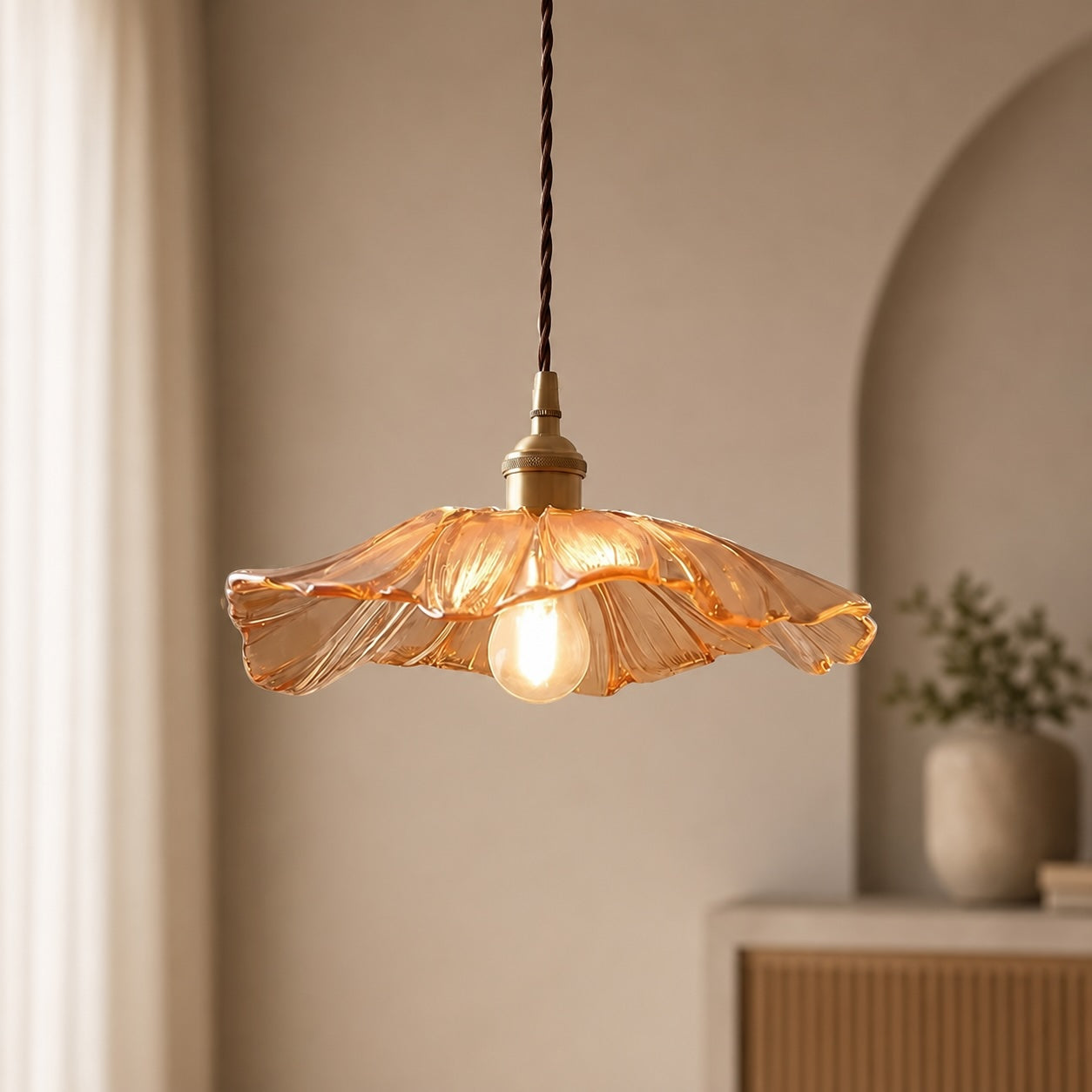 Suspension moderne Lotus à hauteur réglable, abat-jour en PRV, lumière d’ambiance douce et intensité réglable | ribuella