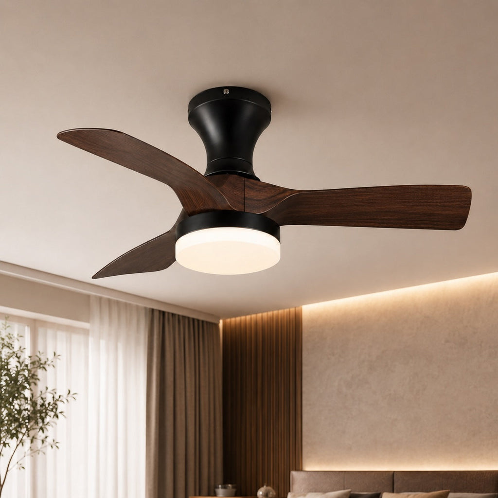 Moderní stropní ventilátor s přisazenou montáží a osvětlením, černý kov, integrované LED a 6rychlostní ovládání | ribuella