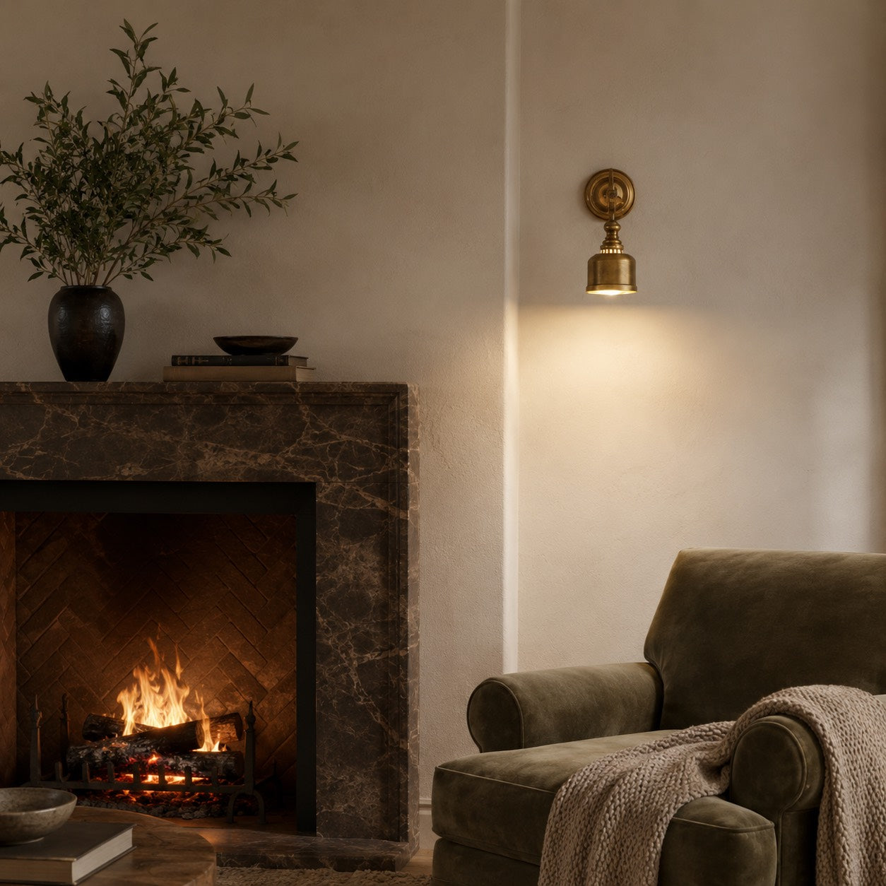 Moderne minimalistische Wandleuchte, wandmontierte LED-kompatible Leuchte aus massivem Messing für Innenräume | ribuella