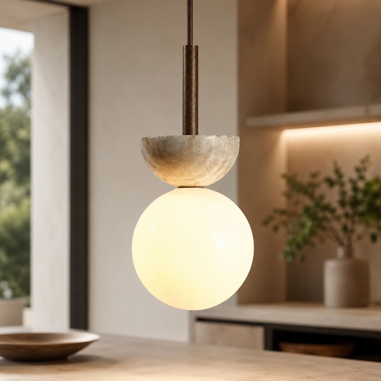 Nordisk pendellampe med rundt design, LED og travertinsten, kompakt loftslampe | ribuella