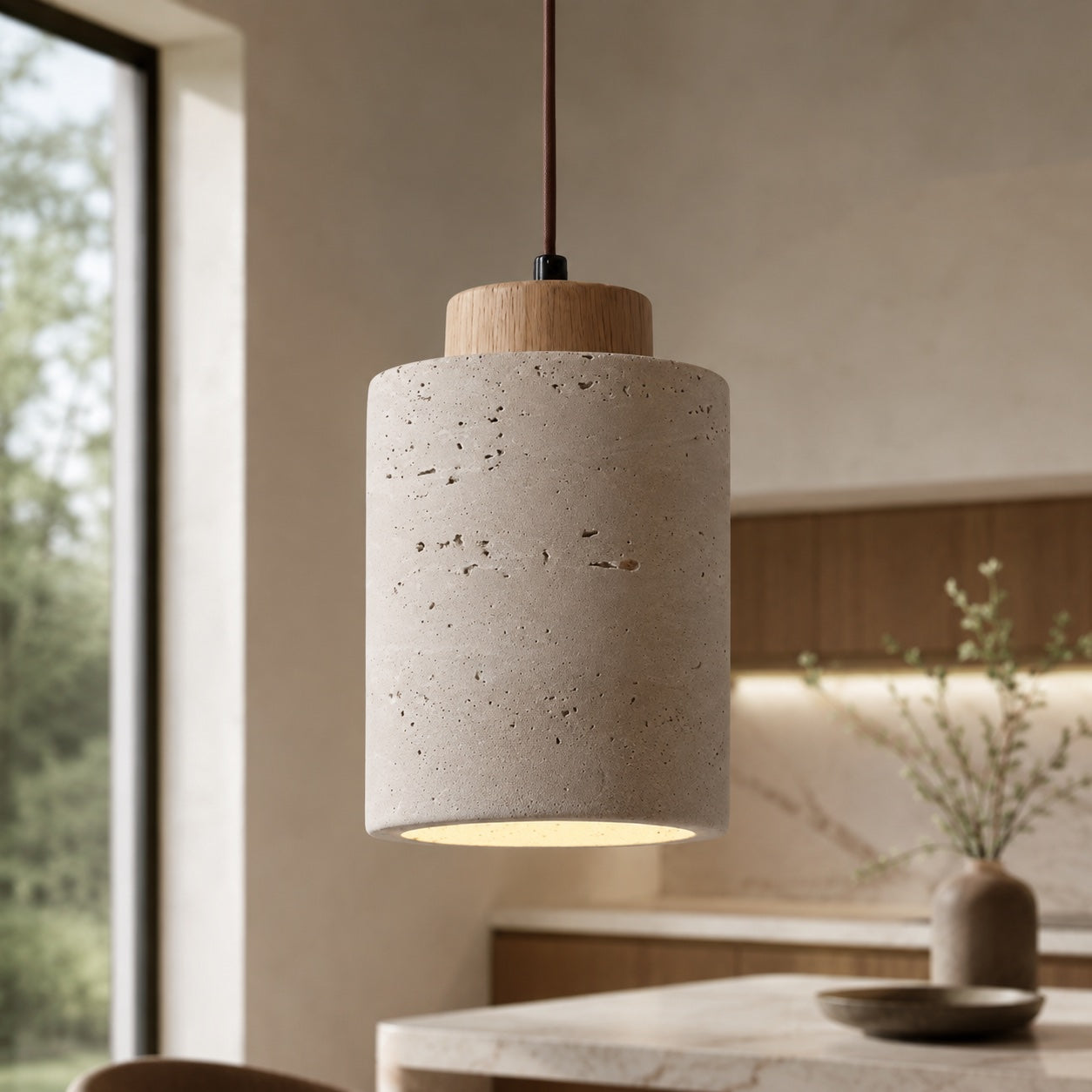Nordisk minimalistisk pendellampe i naturlig travertinsten, ledningsmonteret, elegant belysning | ribuella