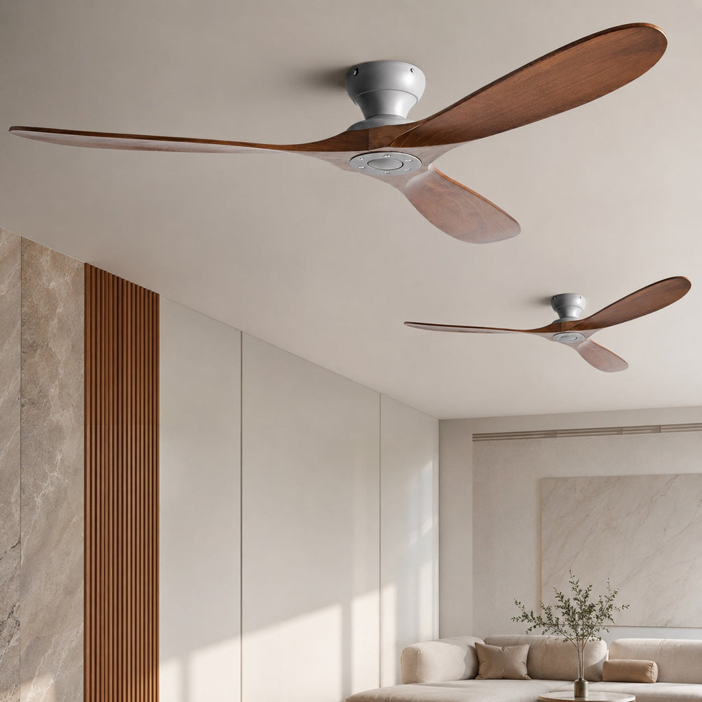 Moderner Deckenventilator mit flachem Profil, Holzflügeln, Fernbedienung und leisem Gleichstrommotor | ribuella