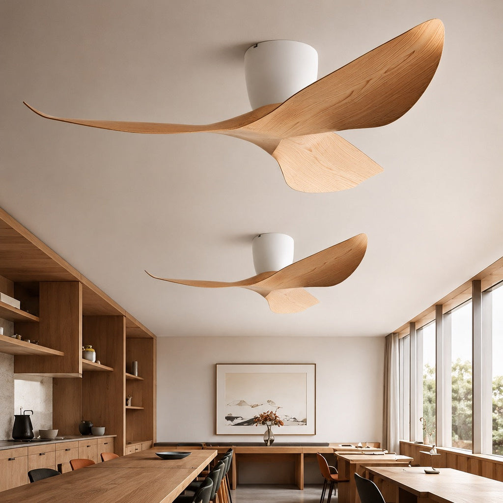 Moderner Deckenventilator mit flachem Profil, Fernbedienung und leisem Gleichstrommotor | ribuella
