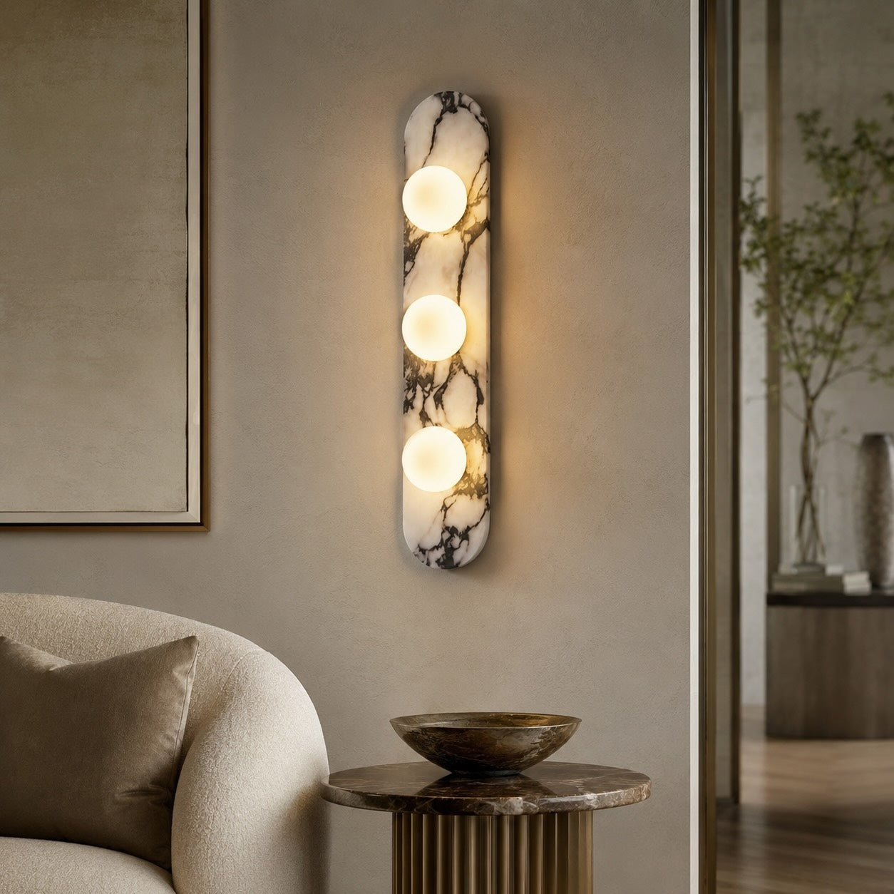 Applique da parete moderna con illuminazione LED regolabile e marmo per ambienti contemporanei | ribuella