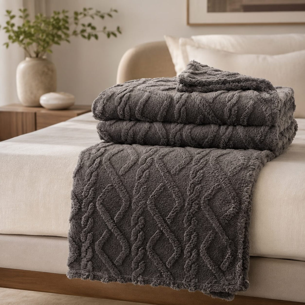 Lightweight Coral Fleece Throw Blanket for Sofa and Bed Use Soft and Easy to Clean | ribuella