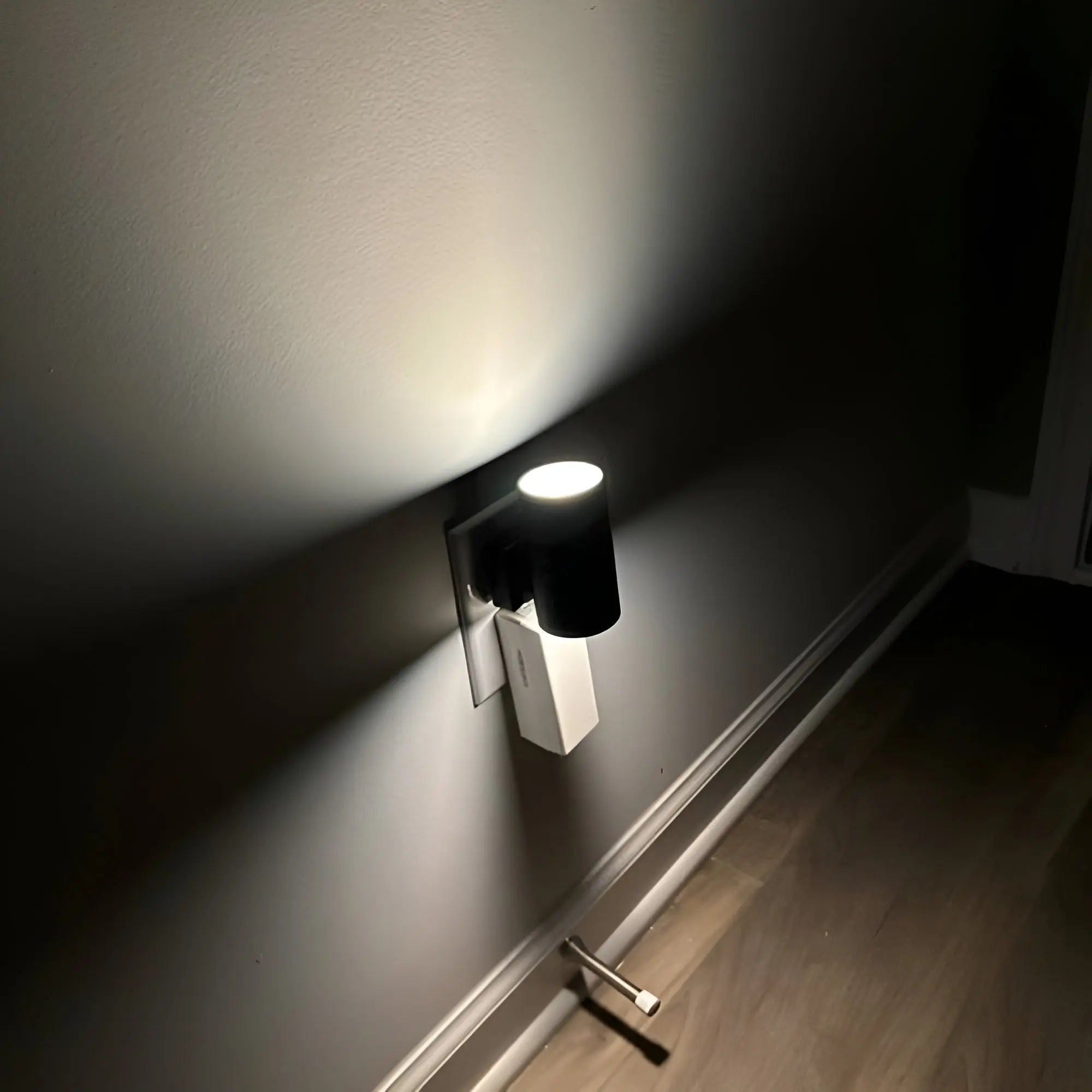 Rotary Control Dimmable LED Night Light – Warm White Plug-in | ribuella