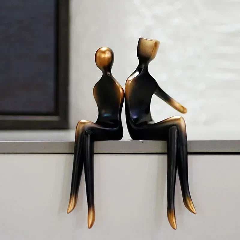 Timeless Romantic Decor – Elegant Resin Statue of a Couple | ribuella