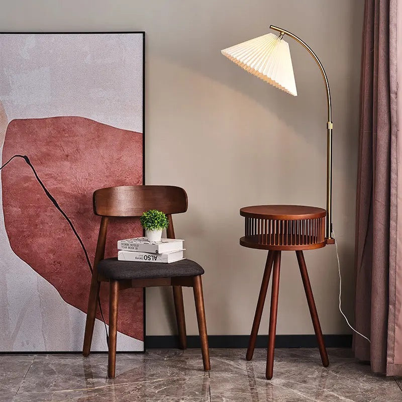 Lampadaire LED arqué Aurelia en bois, lumière douce et chaleureuse pour les coins