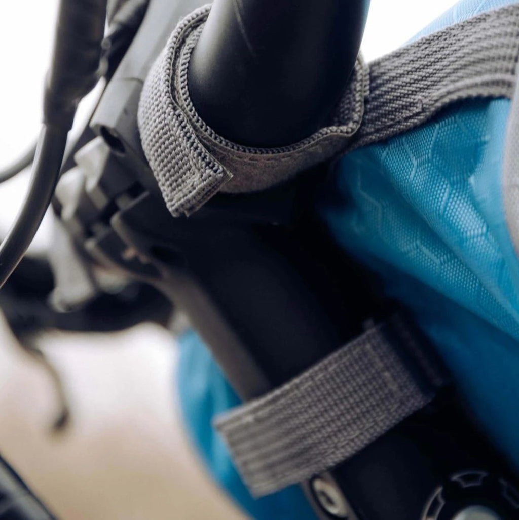 Saco impermeável para guiador de bicicleta com suporte para telemóvel com ecrã tátil