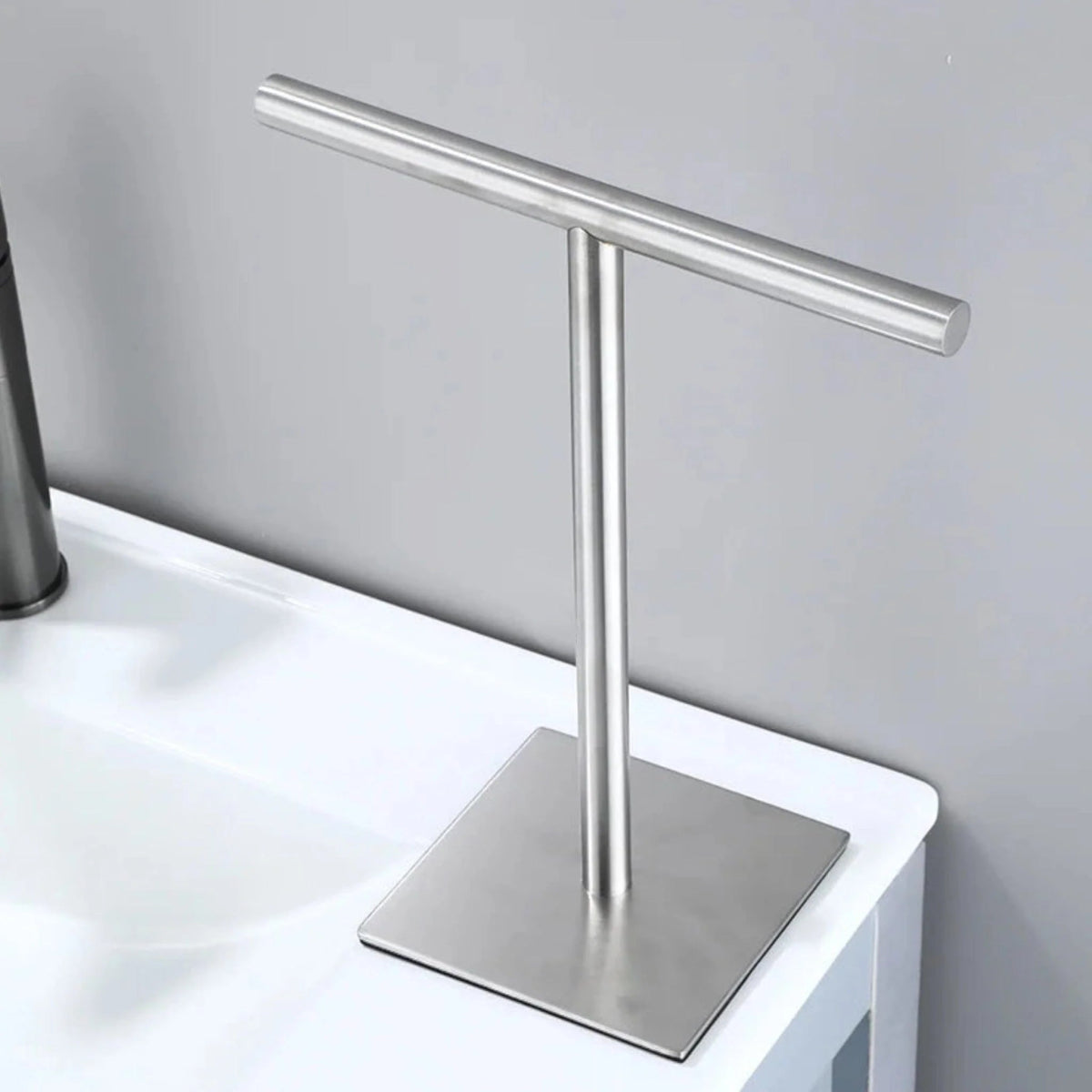 Stylish Freestanding Towel Holder with Durable Metal Frame | ribuella