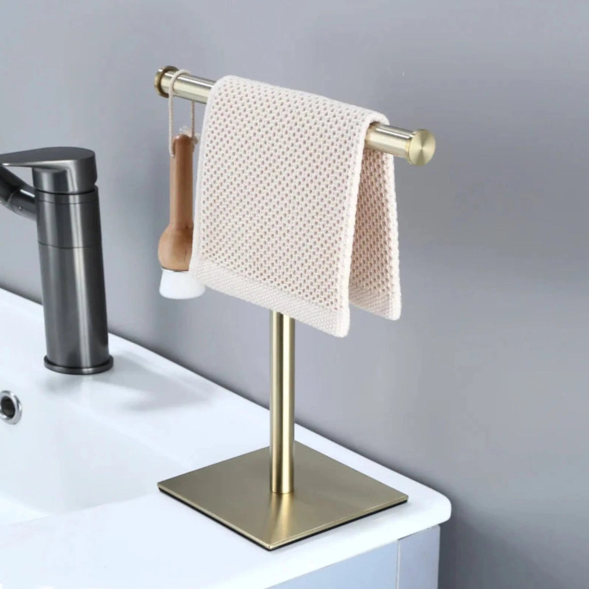 Stylish Freestanding Towel Holder with Durable Metal Frame | ribuella