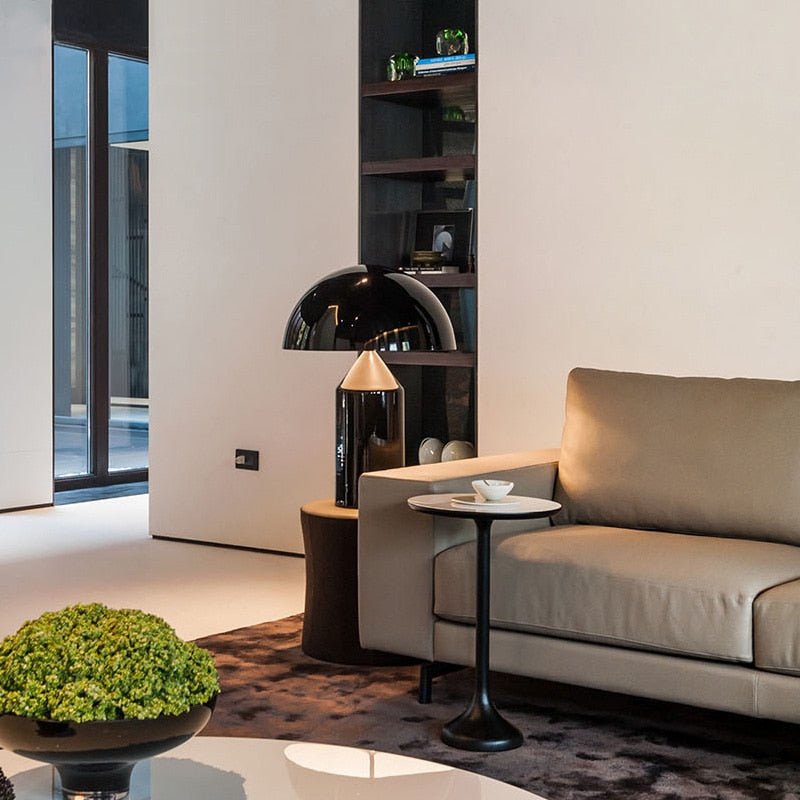 Lampada da tavolo a forma di fungo Aurex in stile nordico, design scultoreo nero, bianco e oro