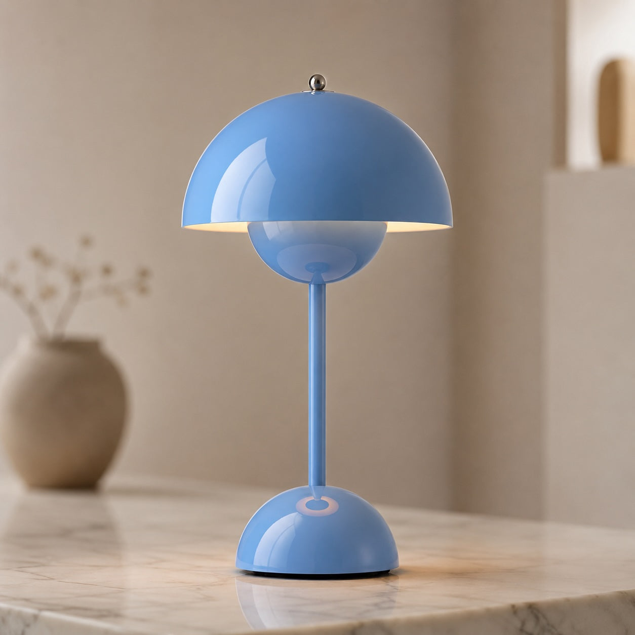 Moderne bordlampe med keramisk fod, justerbart LED-lys og bærbart design til brug i soveværelset eller på skrivebordet | ribuella