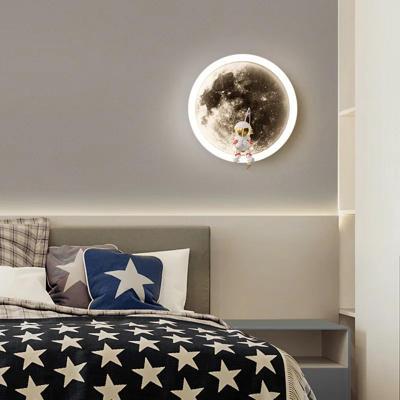 Applique murale LED Lunara en forme d’astronaute, douce lueur lunaire