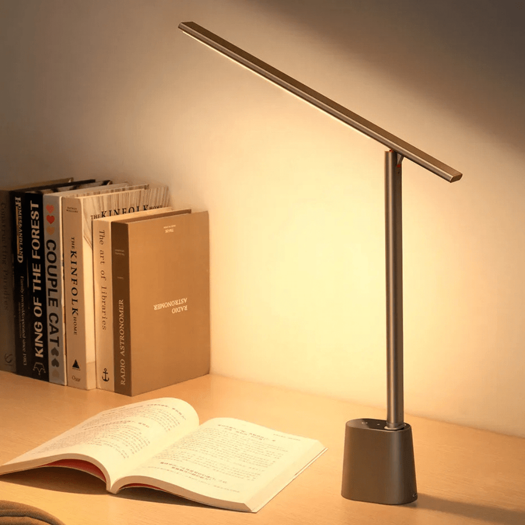 Faltbare LED-Schreibtischlampe von NovaLite — dimmbares, per USB wiederaufladbares Licht