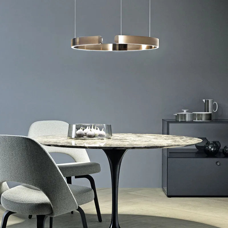 Candeeiro suspenso LED Arisha contemporâneo, design geométrico