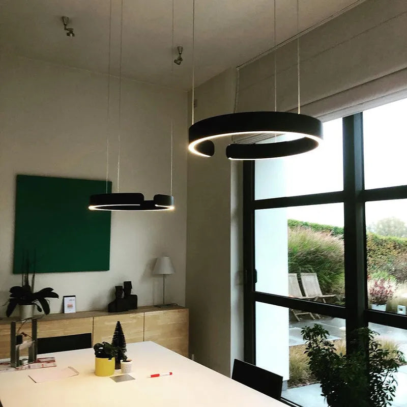 Candeeiro suspenso LED Arisha contemporâneo, design geométrico