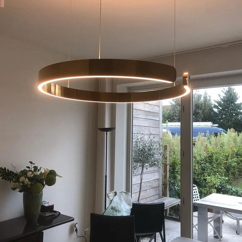 Candeeiro suspenso LED Arisha contemporâneo, design geométrico