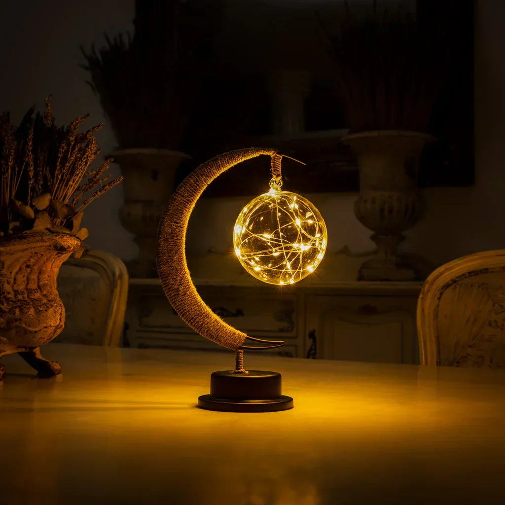 Dekorativ bordlampe med stemningsfuldt måneskær og blødt, lysende design