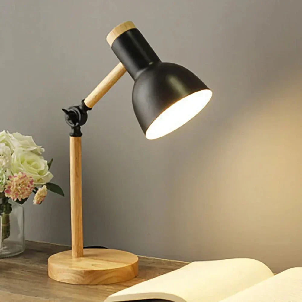 Moderne nordisk skrivebordslampe med svingarm, fleksibel hals, vippbar skjerm, kompakt