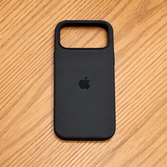 Silicone Case with Soft-Touch Finish - Slim & Shockproof - For iPhone | ribuella