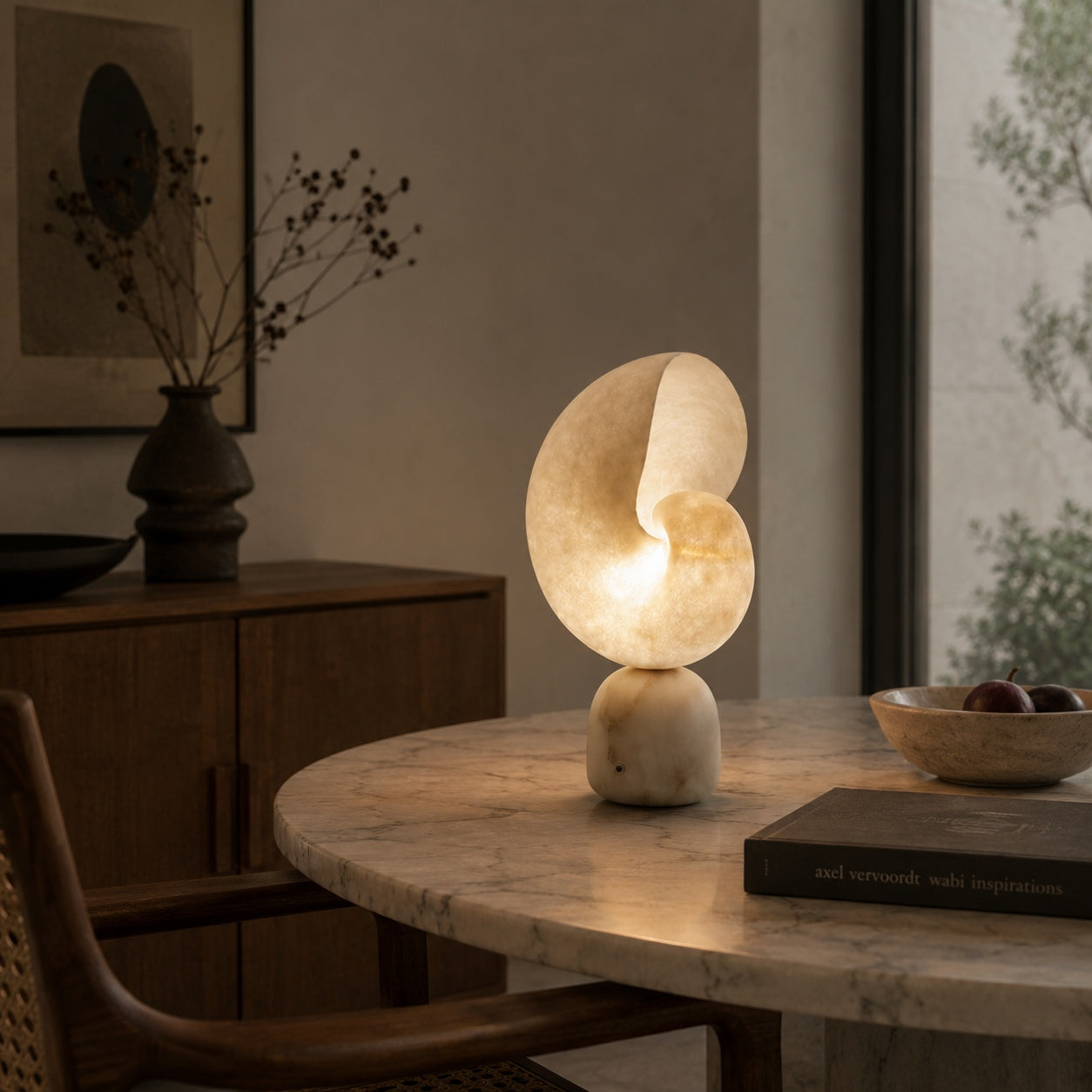 Moderne Alabaster-Tischlampe mit Touch-Steuerung, USB-Ladefunktion und einstellbarer Helligkeit für den Einsatz am Bett | ribuella