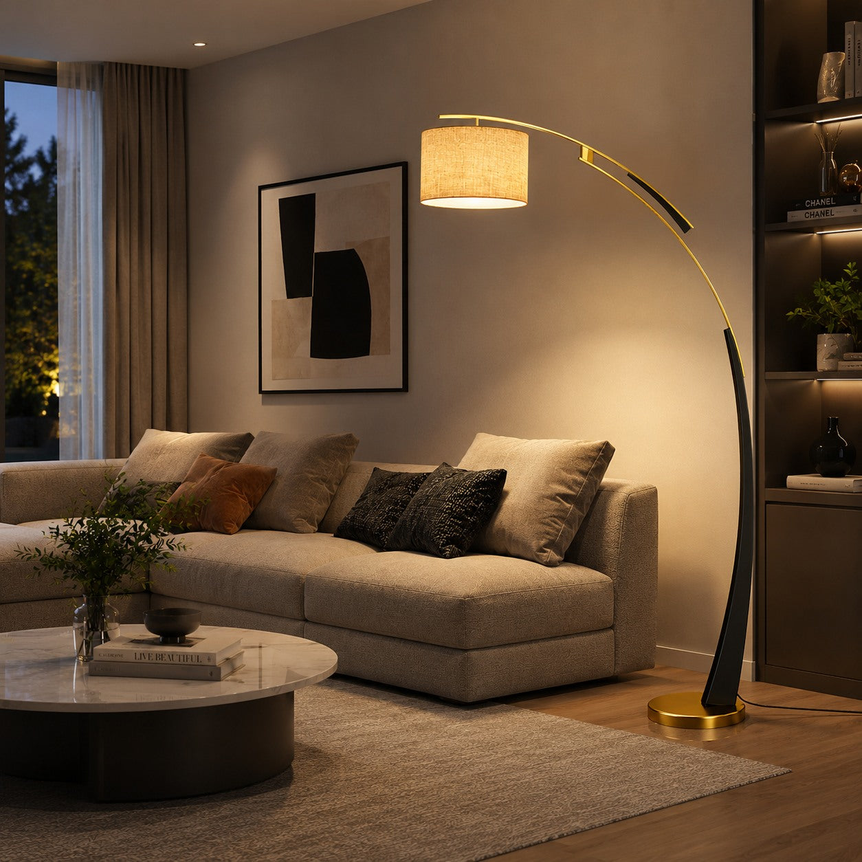 Moderní oblouková stojací lampa s nastavitelným železným tělem, měkkým látkovým stínidlem a světlem napájeným přes USB | ribuella