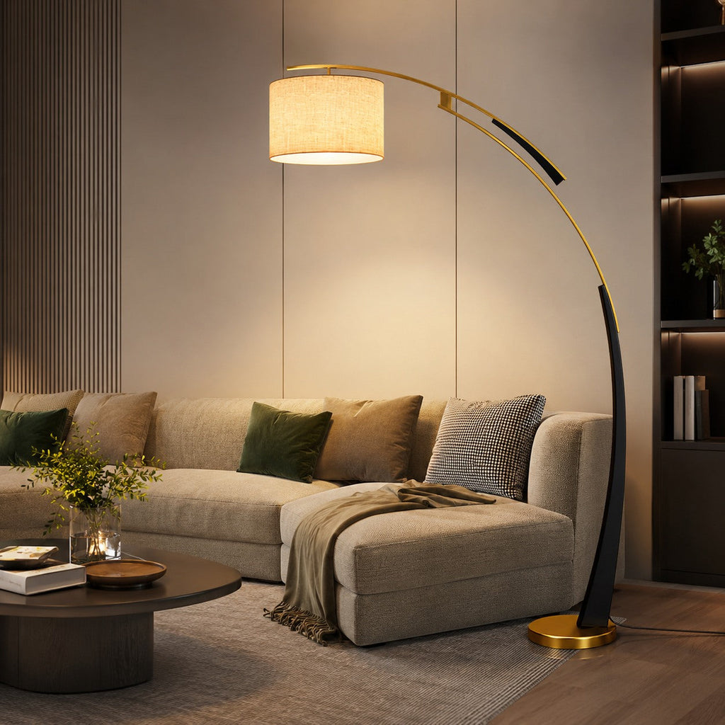 Moderní oblouková stojací lampa s nastavitelným železným tělem, měkkým látkovým stínidlem a světlem napájeným přes USB | ribuella