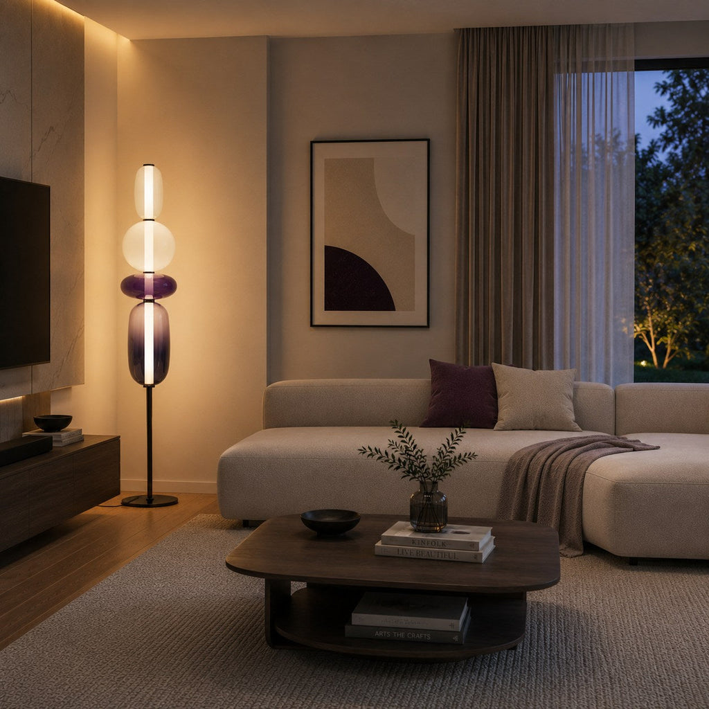 Moderní stojací lampa s nastavitelnou výškou, skleněným LED osvětlením a designem vrstvených oblázků | ribuella
