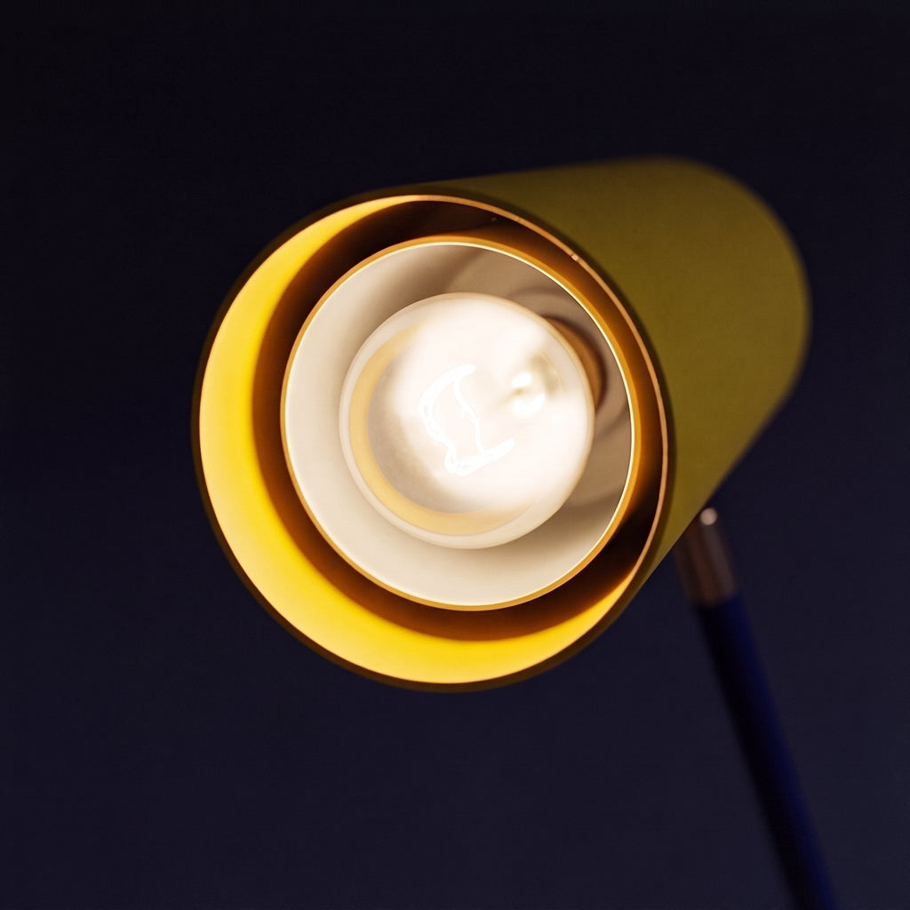 Moderne Stehleuchte mit verstellbarer Höhe, Eisengestell, Aluminiumschirm und warmweißer LED-Beleuchtung | ribuella