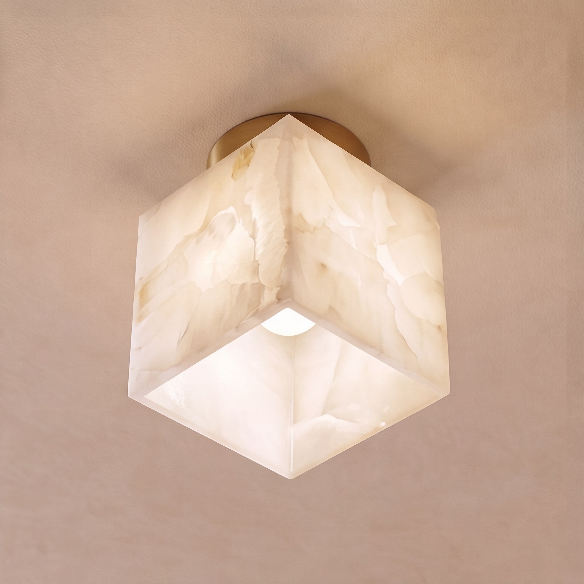 Plafonnier moderne à montage affleurant, cuivre et albâtre, luminaire à halo lumineux doux et chaleureux | ribuella
