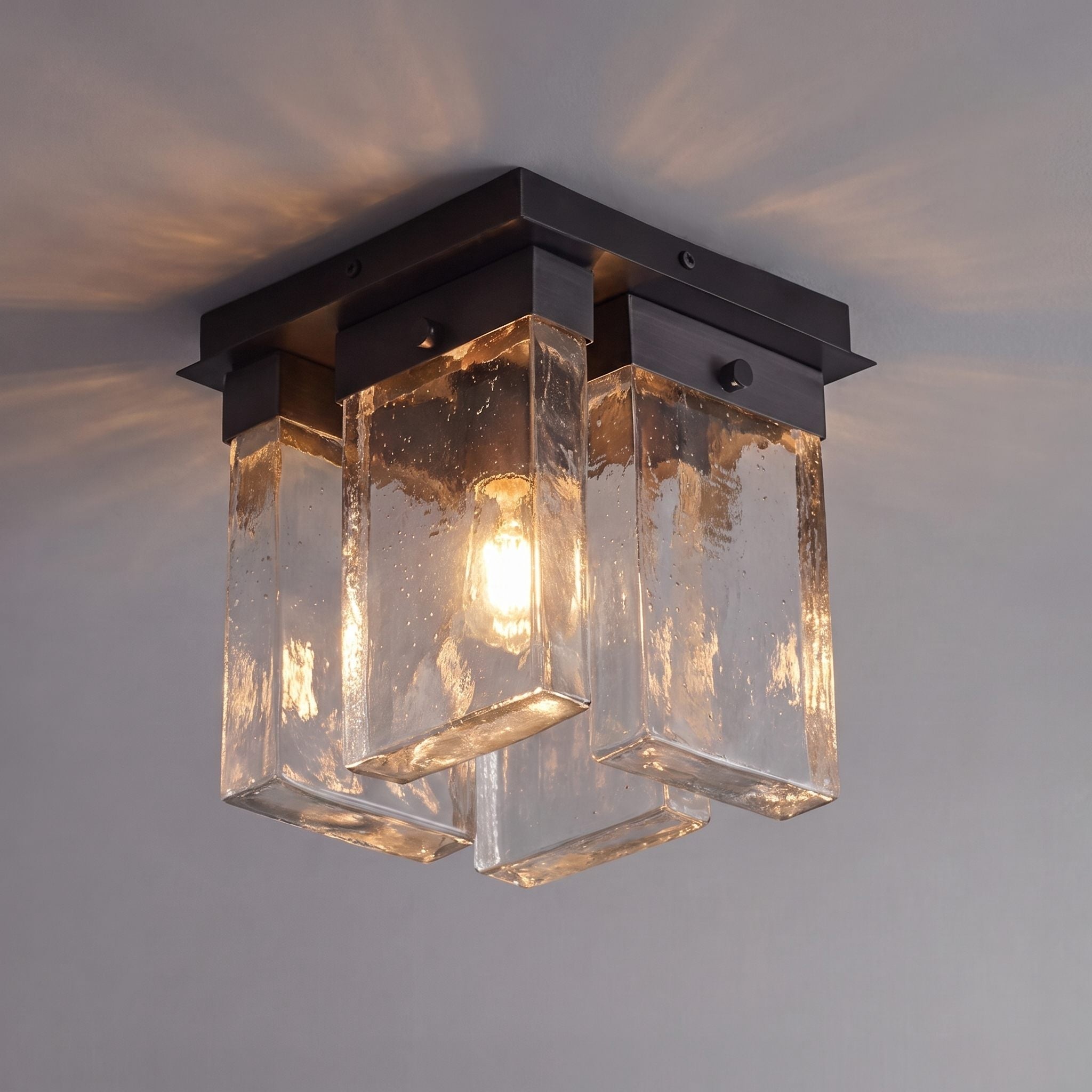 Moderní stropní svítidlo s přisazenou montáží, geometrický design, měď, železo, texturované sklo, LED ambientní záře | ribuella