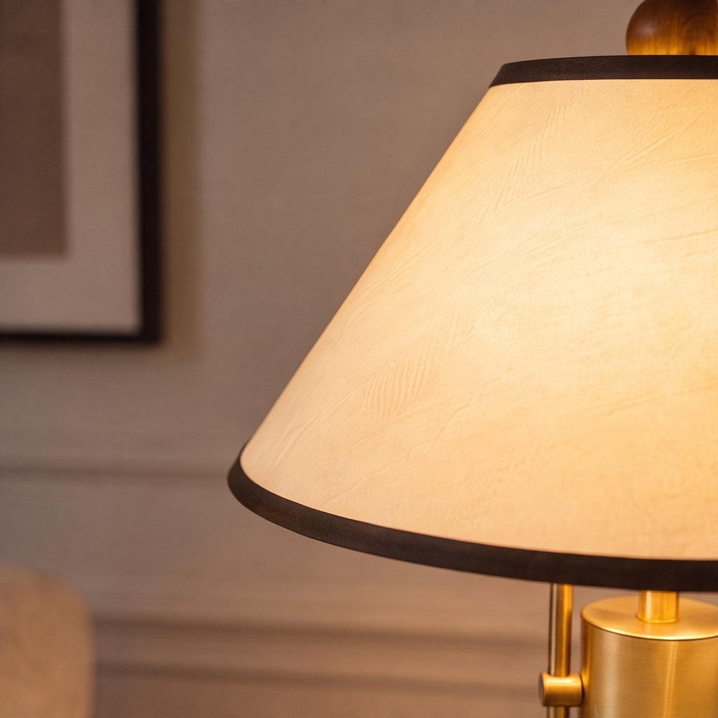 Moderne Tischlampe mit Stoffschirm und Korpus aus Massivholz für den Innenbereich, LED-kompatibel | ribuella