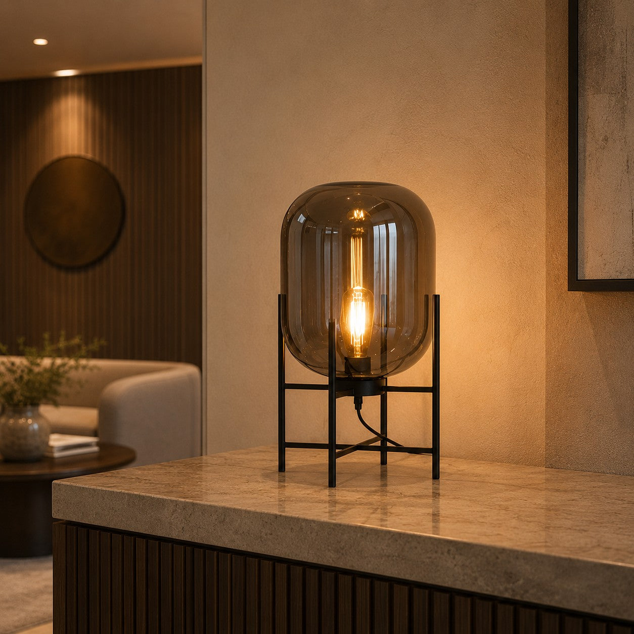 Lampada da tavolo moderna con paralume in vetro soffiato a mano e base in metallo, compatibile con lampadine LED, per camera da letto e ufficio | ribuella