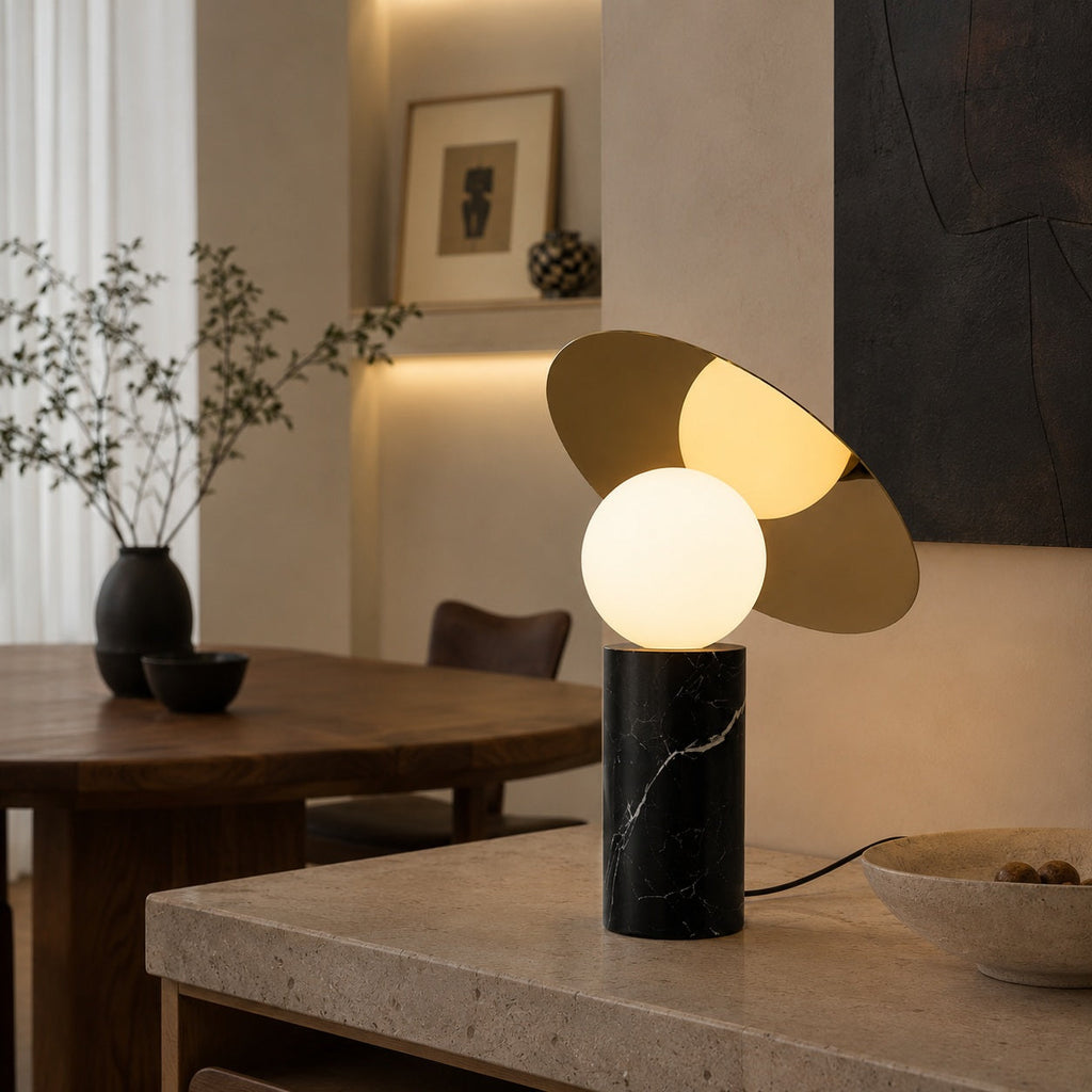 Moderne Tischlampe mit drehbarem Schirm und Marmorbasis für verstellbare Innenbeleuchtung | ribuella