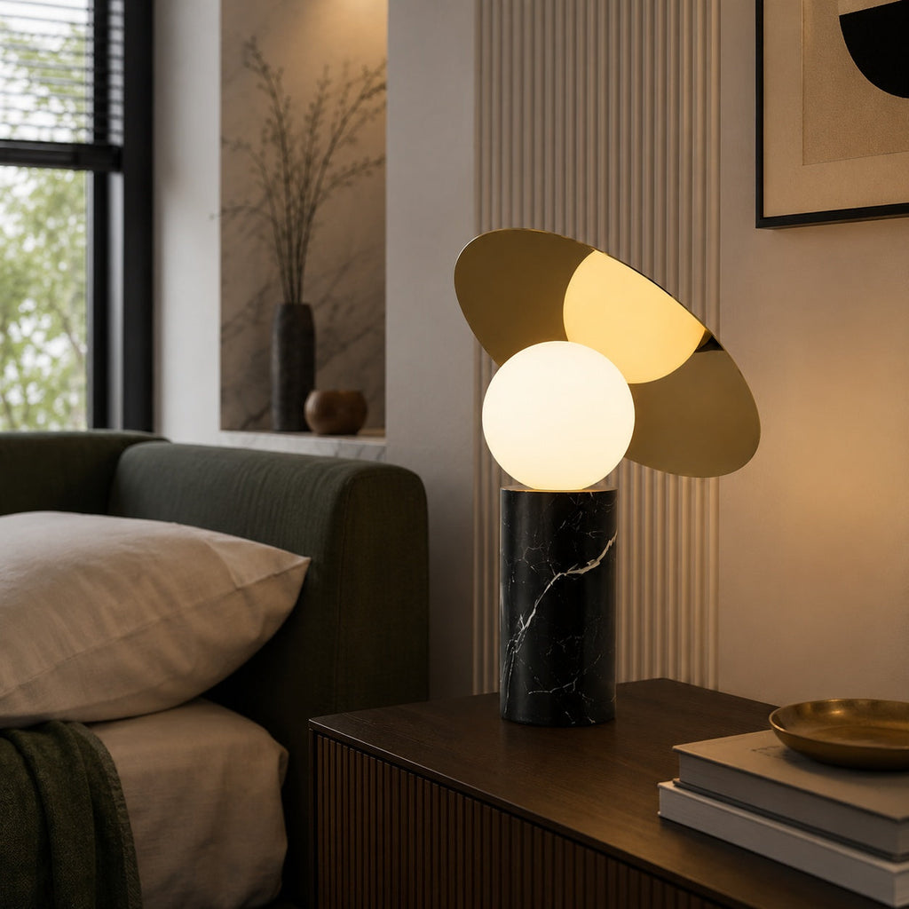 Moderne Tischlampe mit drehbarem Schirm und Marmorbasis für verstellbare Innenbeleuchtung | ribuella