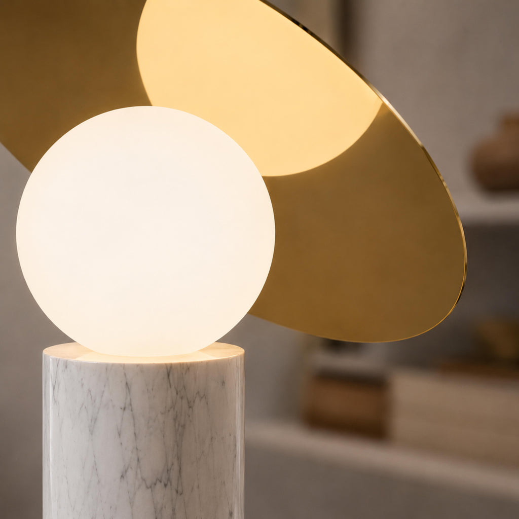 Moderne Tischlampe mit drehbarem Schirm und Marmorbasis für verstellbare Innenbeleuchtung | ribuella