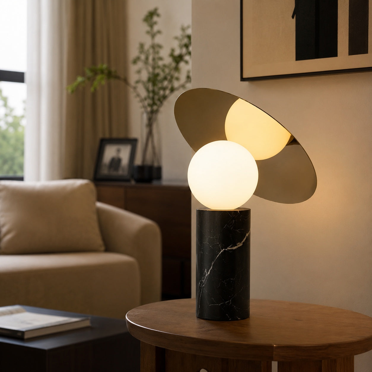 Moderne Tischlampe mit drehbarem Schirm und Marmorbasis für verstellbare Innenbeleuchtung | ribuella