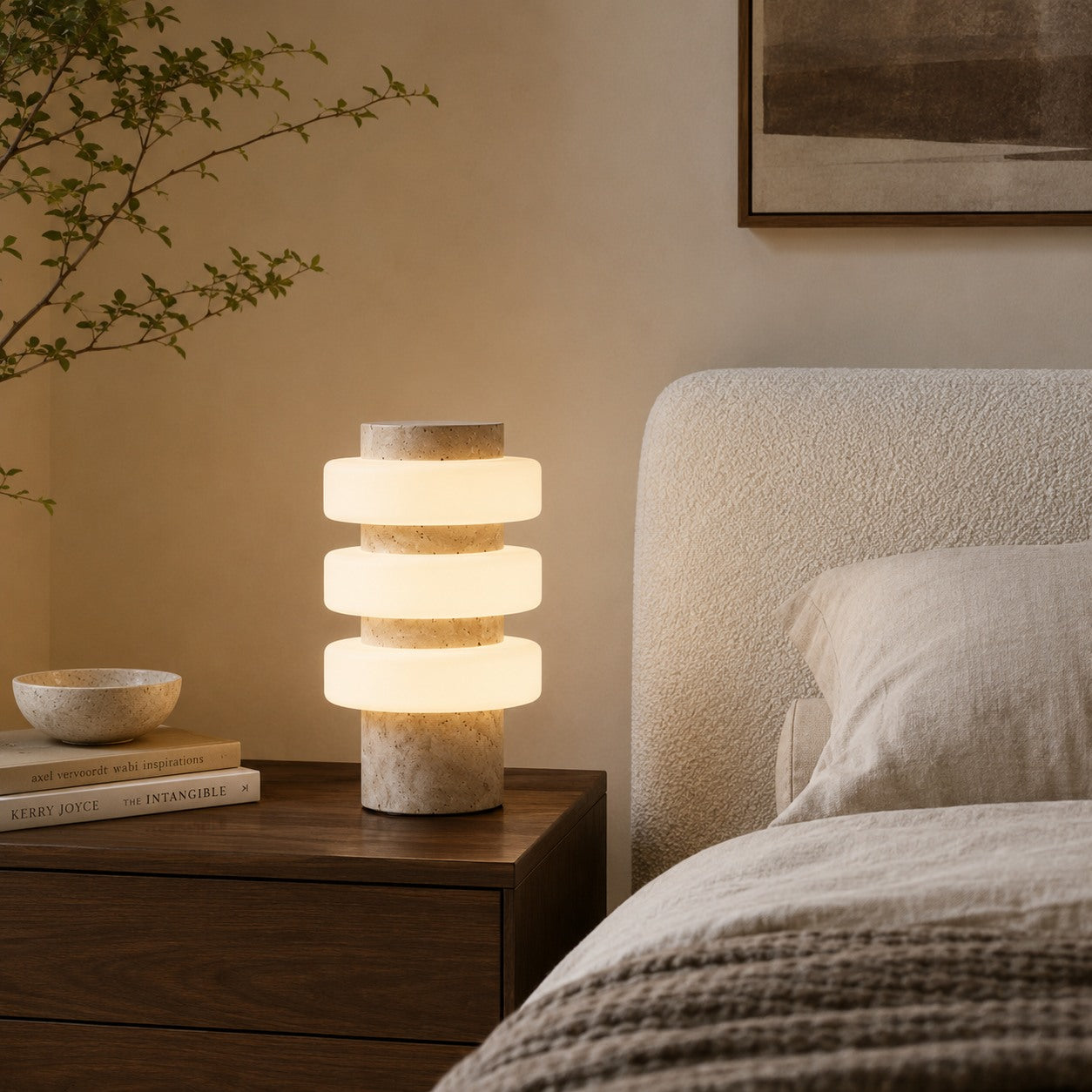 Lampă de masă modernă cu bază din travertin și LED integrat pentru utilizare în interior | ribuella