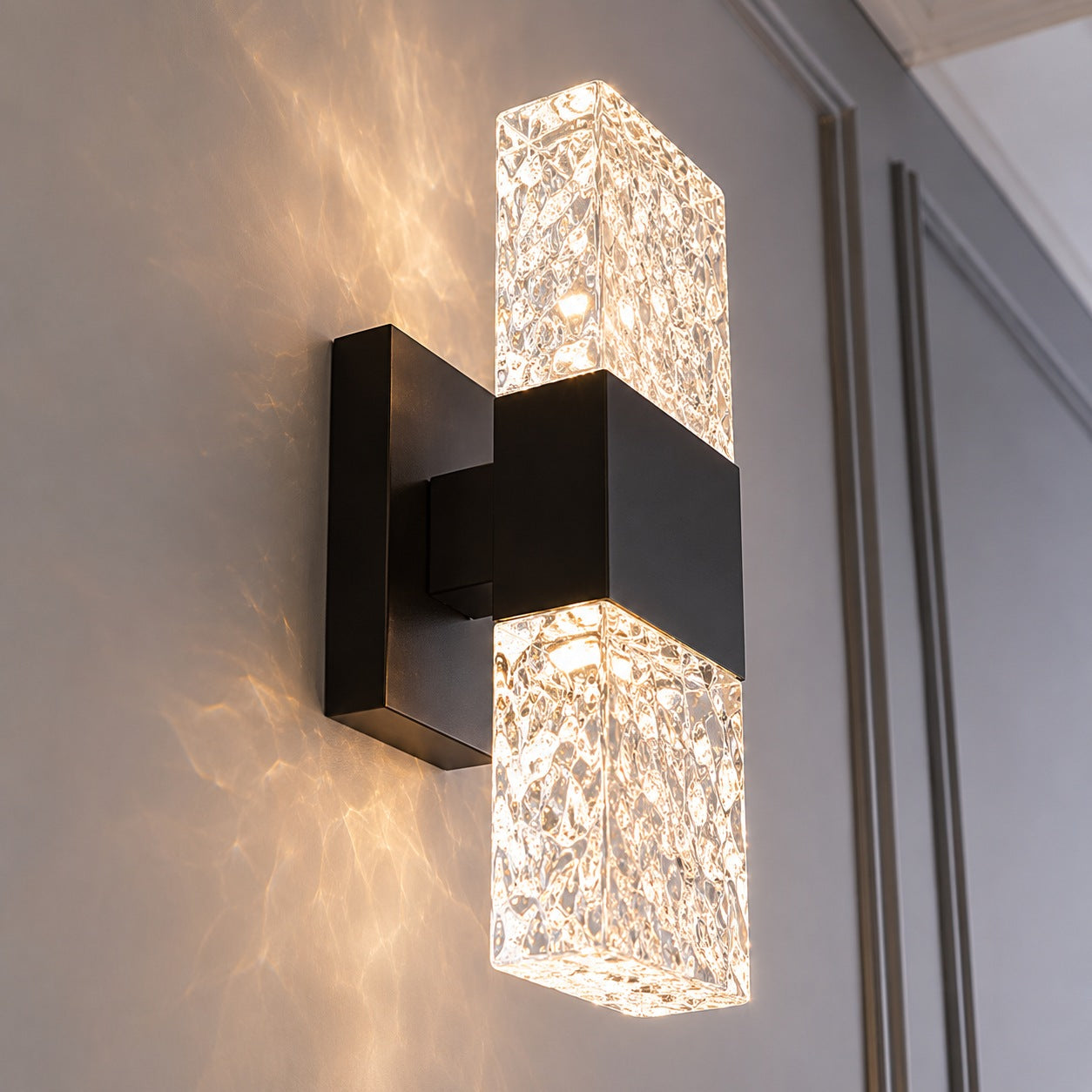 Moderne Kristall-Wandleuchte mit LED-Beleuchtung, galvanisierten Beschlägen, dimmbar, Warmweiß 3000K | ribuella