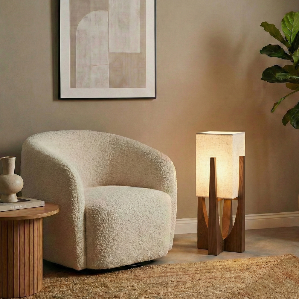 Lampa podłogowa w stylu wabi-sabi z abażurem z tkaniny i drewnianą podstawą