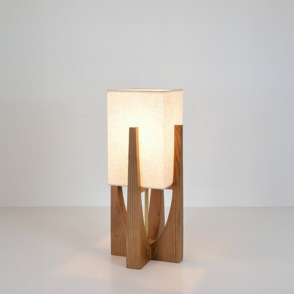 Lampa podłogowa w stylu wabi-sabi z abażurem z tkaniny i drewnianą podstawą