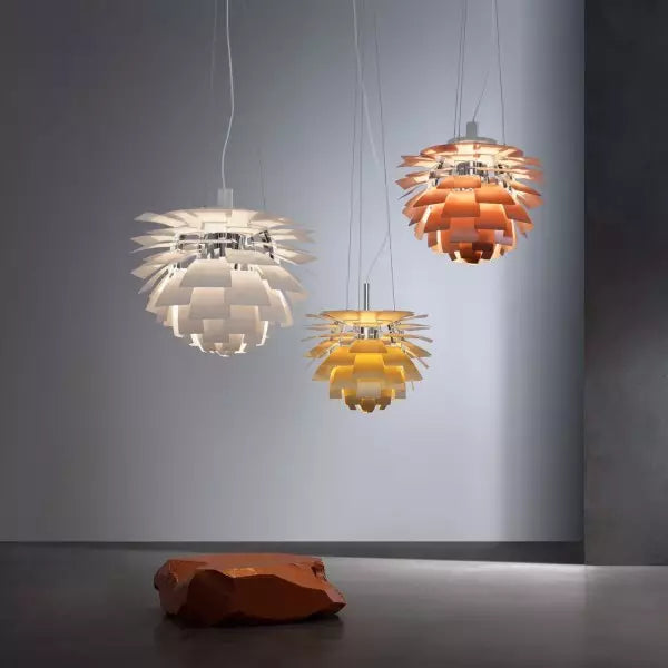 Suspension en métal Elara en forme d’artichaut, design sculptural à LED