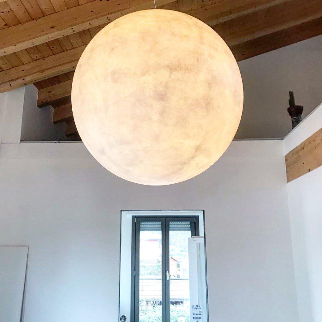Lunara hvit måneformet pendellampe, størrelser fra 25 til 100 cm